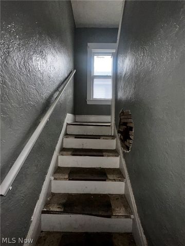 2083 N Taylor Road, Cleveland Heights, OH 44112