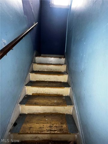 2083 N Taylor Road, Cleveland Heights, OH 44112