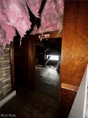 2083 N Taylor Road, Cleveland Heights, OH 44112