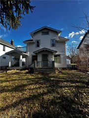 2083 N Taylor Road, Cleveland Heights, OH 44112