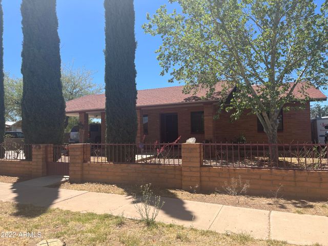 921 E 20TH Street, Douglas, AZ 85607
