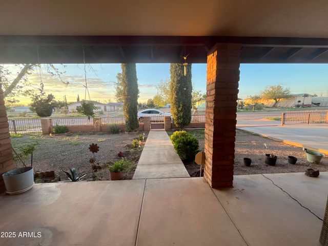 921 E 20TH Street, Douglas, AZ 85607