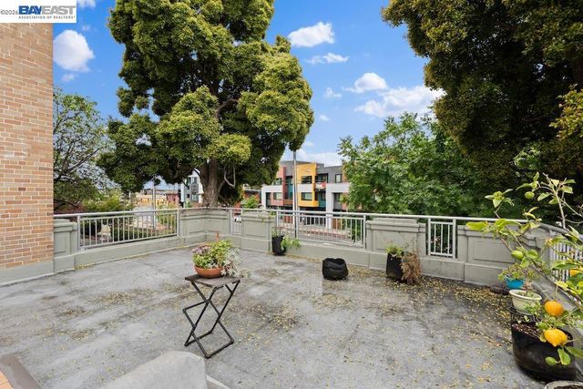 3240 Peralta St 24, Oakland, CA 94608