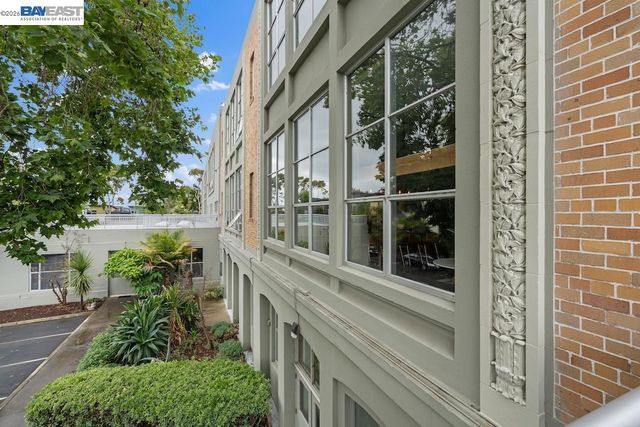 3240 Peralta St 24, Oakland, CA 94608
