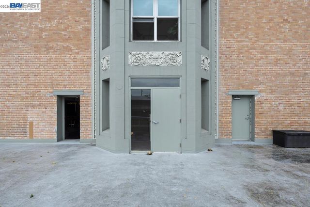 3240 Peralta St 24, Oakland, CA 94608