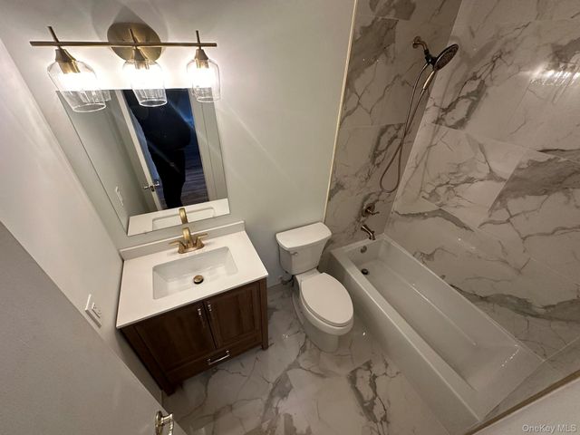 56 New Holland Village 56, Nanuet, NY 10954