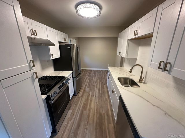 56 New Holland Village 56, Nanuet, NY 10954