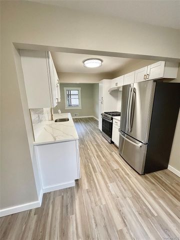 56 New Holland Village 56, Nanuet, NY 10954
