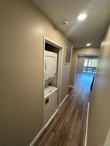 56 New Holland Village 56, Nanuet, NY 10954