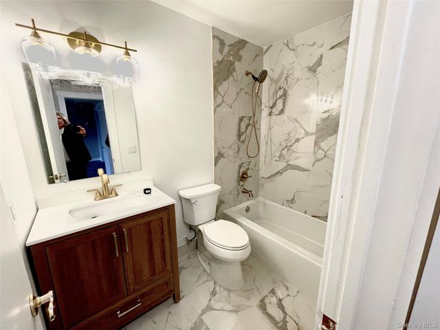 56 New Holland Village 56, Nanuet, NY 10954