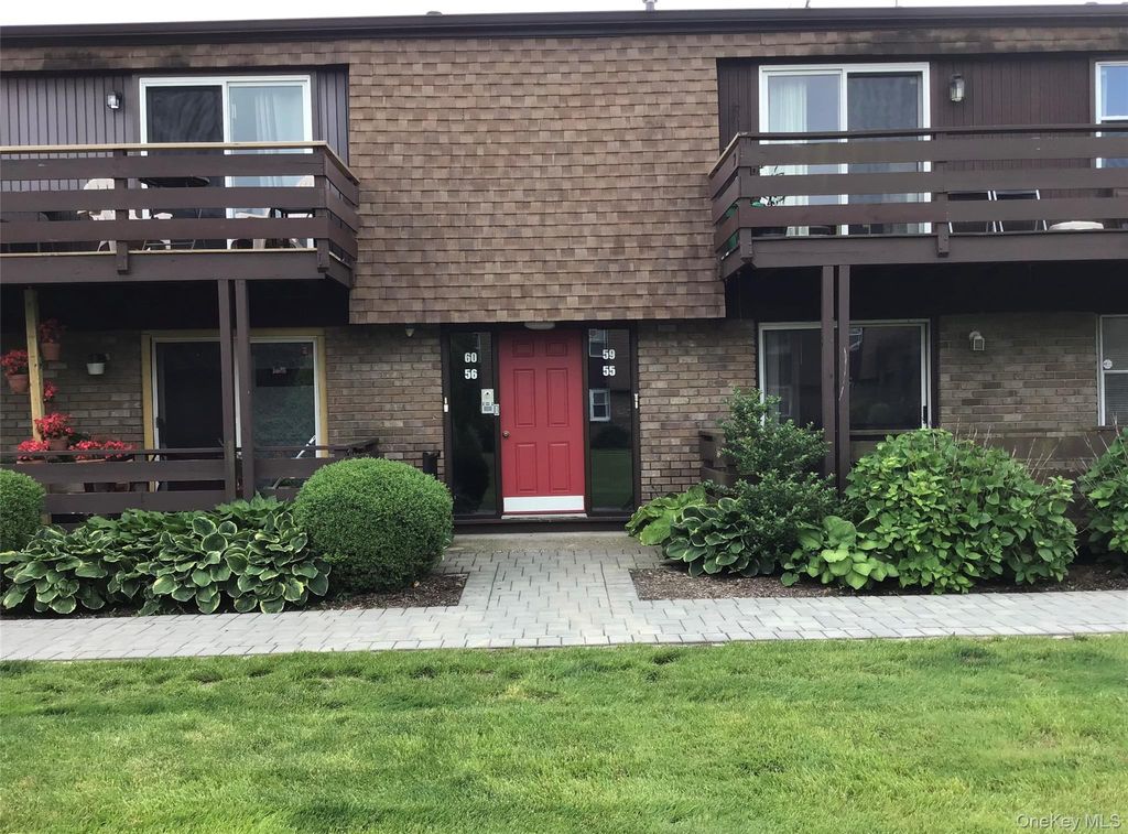 56 New Holland Village 56, Nanuet, NY 10954
