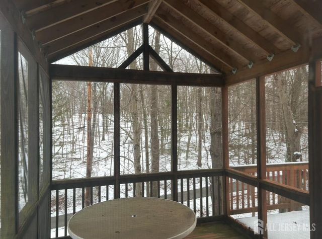 16 Crest Road, Sussex, NJ 07461