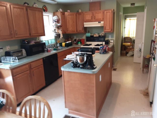 16 Crest Road, Sussex, NJ 07461