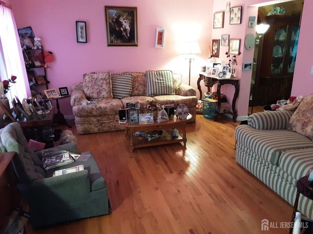 16 Crest Road, Sussex, NJ 07461