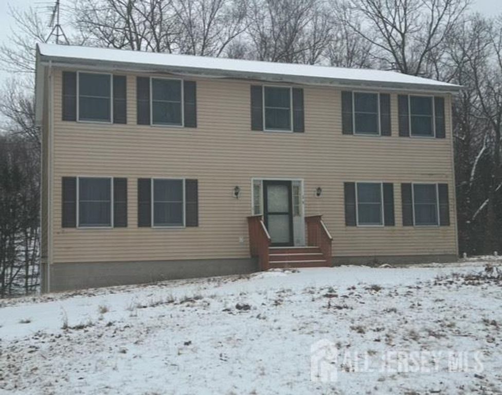 16 Crest Road, Sussex, NJ 07461