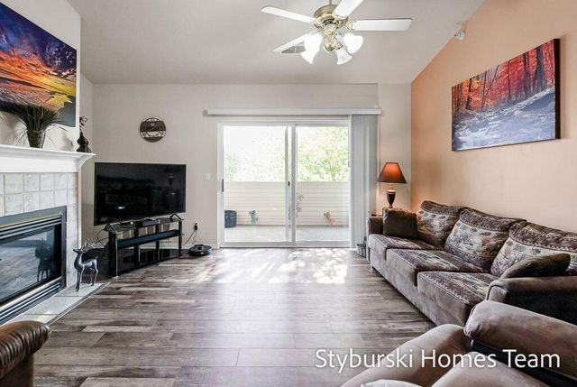 5877 Crosswinds Drive 31, Norton Shores City, MI 49444