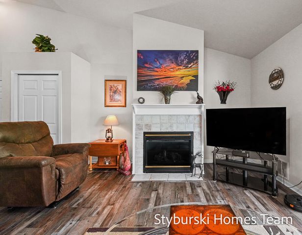 5877 Crosswinds Drive 31, Norton Shores City, MI 49444