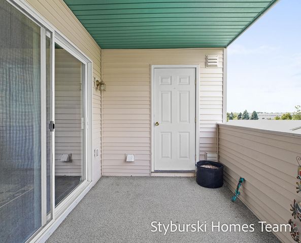 5877 Crosswinds Drive 31, Norton Shores City, MI 49444