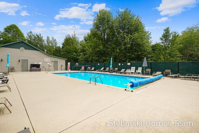 5877 Crosswinds Drive 31, Norton Shores City, MI 49444
