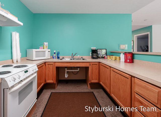 5877 Crosswinds Drive 31, Norton Shores City, MI 49444
