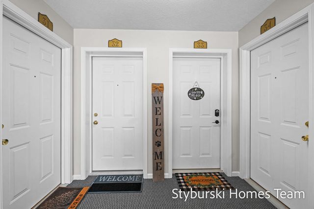 5877 Crosswinds Drive 31, Norton Shores City, MI 49444
