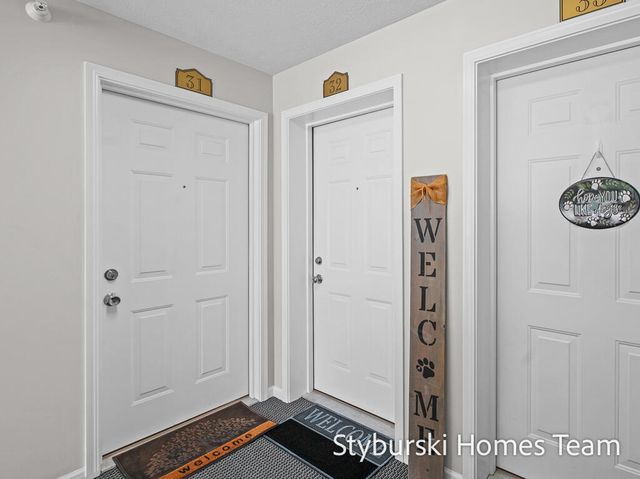 5877 Crosswinds Drive 31, Norton Shores City, MI 49444