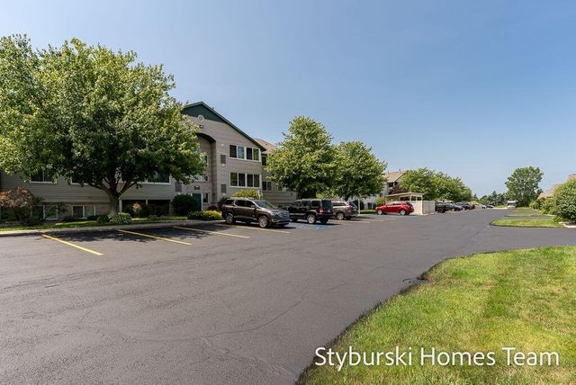 5877 Crosswinds Drive 31, Norton Shores City, MI 49444