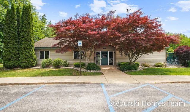5877 Crosswinds Drive 31, Norton Shores City, MI 49444