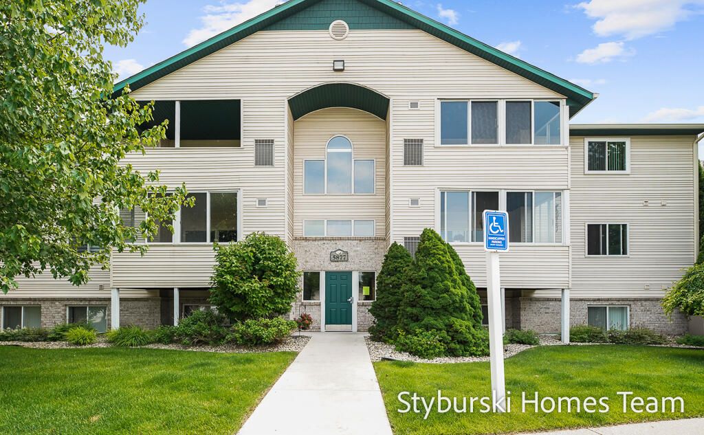 5877 Crosswinds Drive 31, Norton Shores City, MI 49444