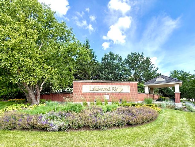 284 Berkeley Drive, Bolingbrook, IL 60440