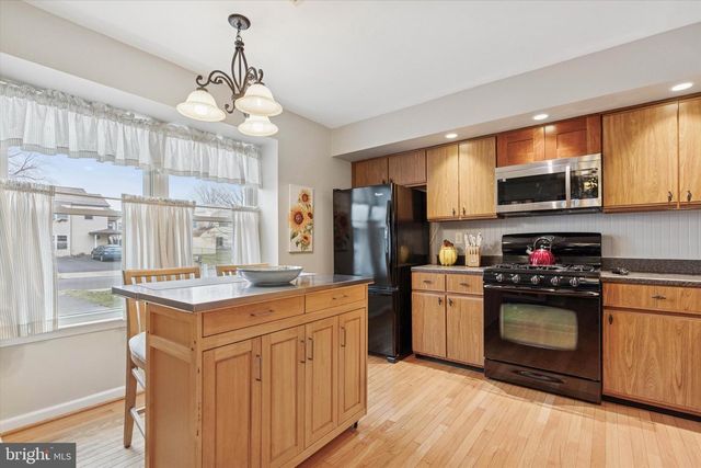 631 WHITTIER DR, Warminster, PA 18974