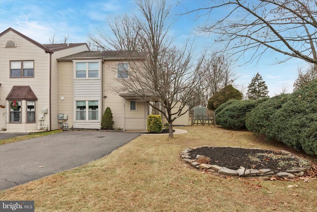631 WHITTIER DR, Warminster, PA 18974
