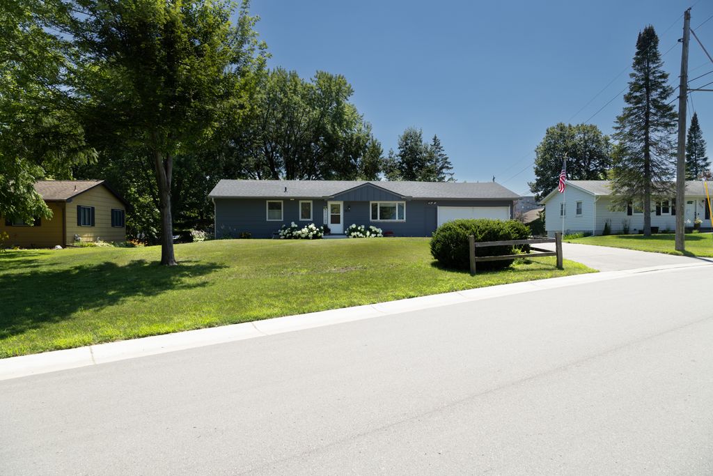 503 Chan View, Chanhassen, MN 55317 — exterior