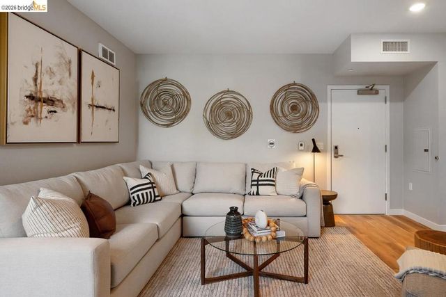 260 Brooklyn Basin Way 574, Oakland, CA 94606