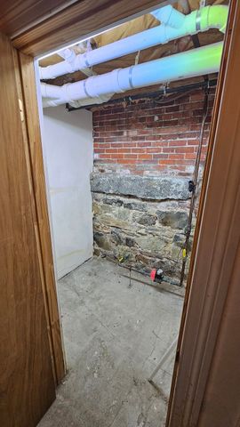 39 Salutation 33, Boston, MA 02108