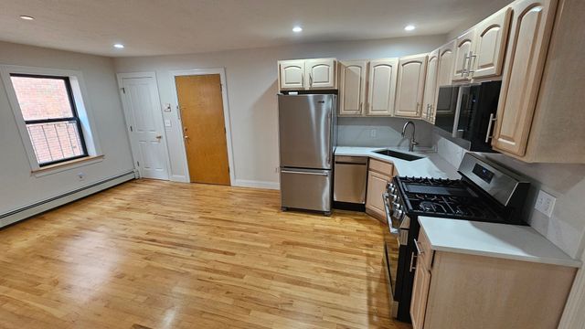 39 Salutation 33, Boston, MA 02108