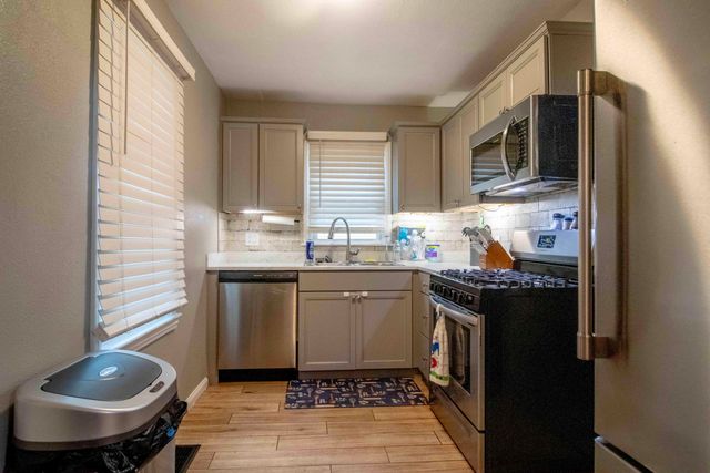 1521 W Hamilton Street, Springfield, MO 65802