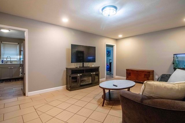 1521 W Hamilton Street, Springfield, MO 65802