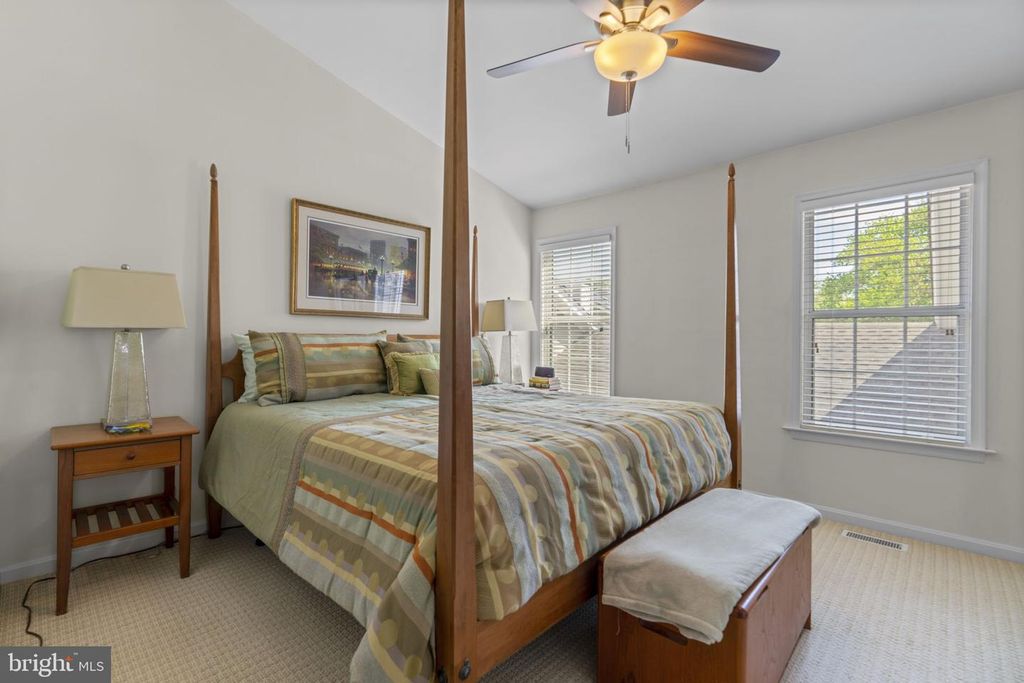 Image 12 of property listing at 20421 REMSBURY PL, Gaithersburg, MD 20886