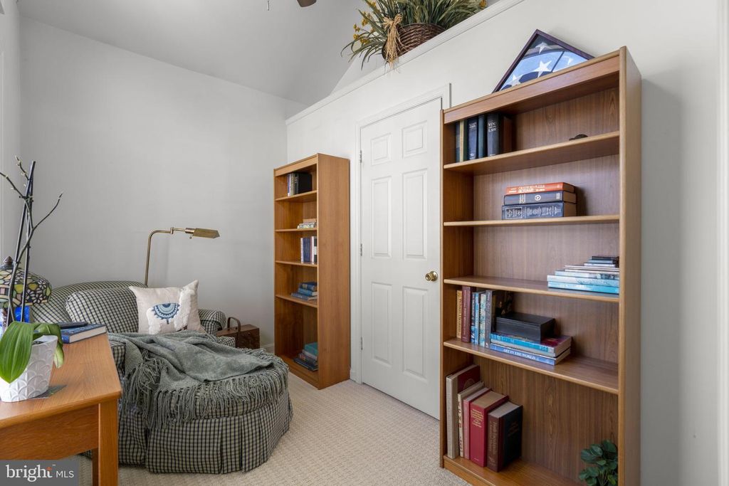 Image 13 of property listing at 20421 REMSBURY PL, Gaithersburg, MD 20886