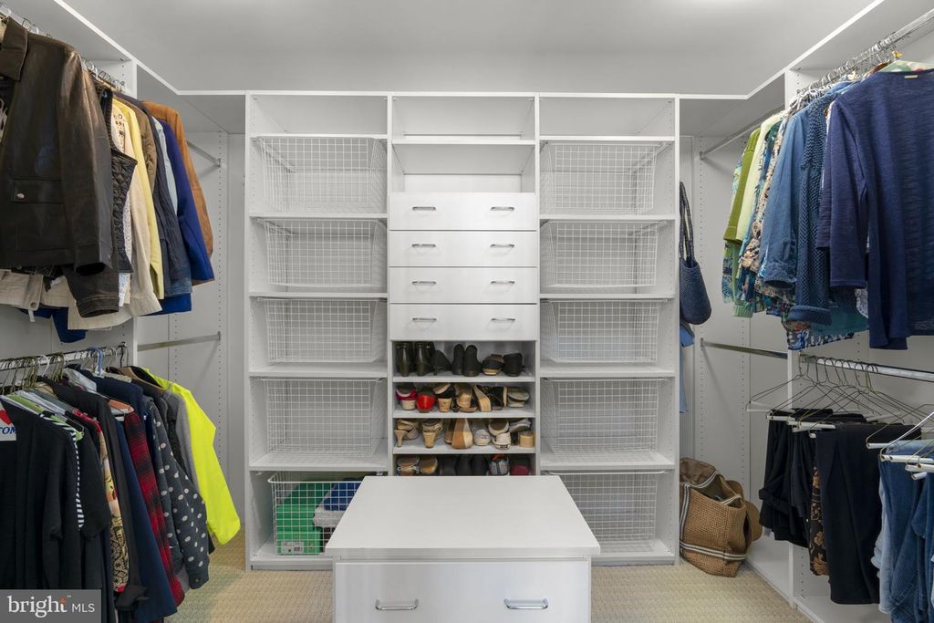 Image 14 of property listing at 20421 REMSBURY PL, Gaithersburg, MD 20886