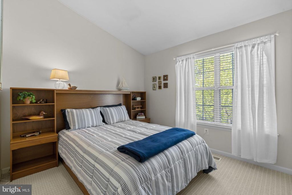 Image 16 of property listing at 20421 REMSBURY PL, Gaithersburg, MD 20886