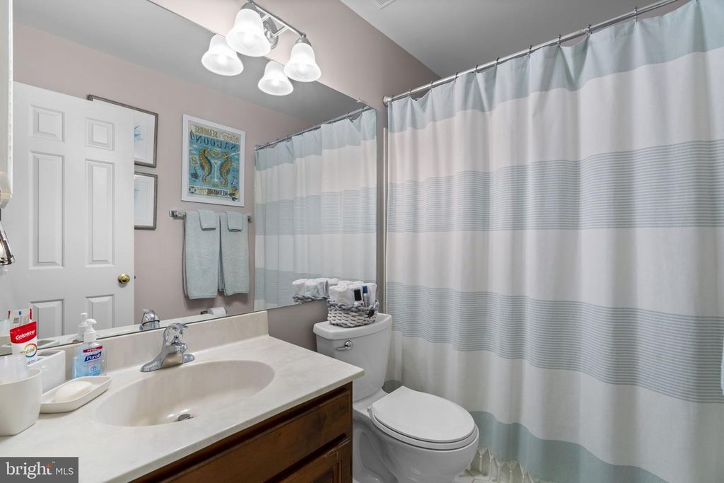 Image 18 of property listing at 20421 REMSBURY PL, Gaithersburg, MD 20886