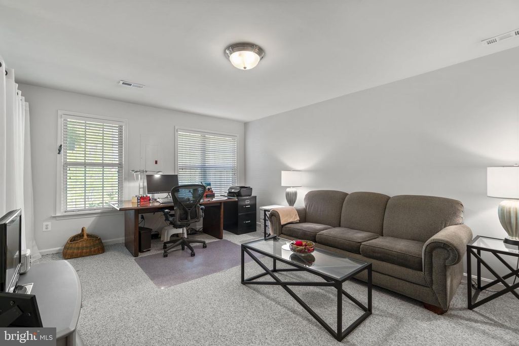 Image 19 of property listing at 20421 REMSBURY PL, Gaithersburg, MD 20886