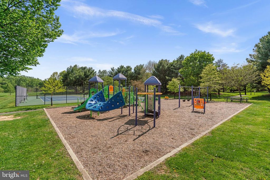 Image 27 of property listing at 20421 REMSBURY PL, Gaithersburg, MD 20886