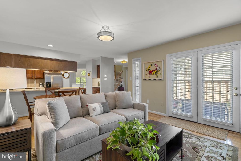 Image 3 of property listing at 20421 REMSBURY PL, Gaithersburg, MD 20886