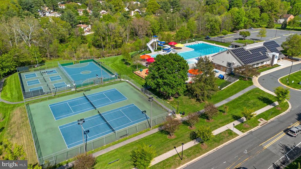 Image 29 of property listing at 20421 REMSBURY PL, Gaithersburg, MD 20886