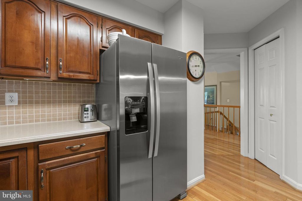 Image 6 of property listing at 20421 REMSBURY PL, Gaithersburg, MD 20886