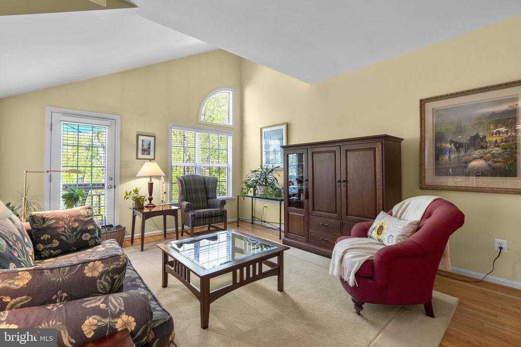 Image 7 of property listing at 20421 REMSBURY PL, Gaithersburg, MD 20886