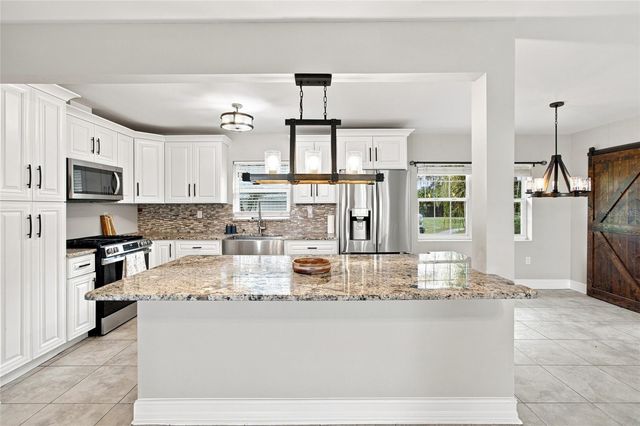 5106 THONOTOSASSA ROAD, Plant City, FL 33565